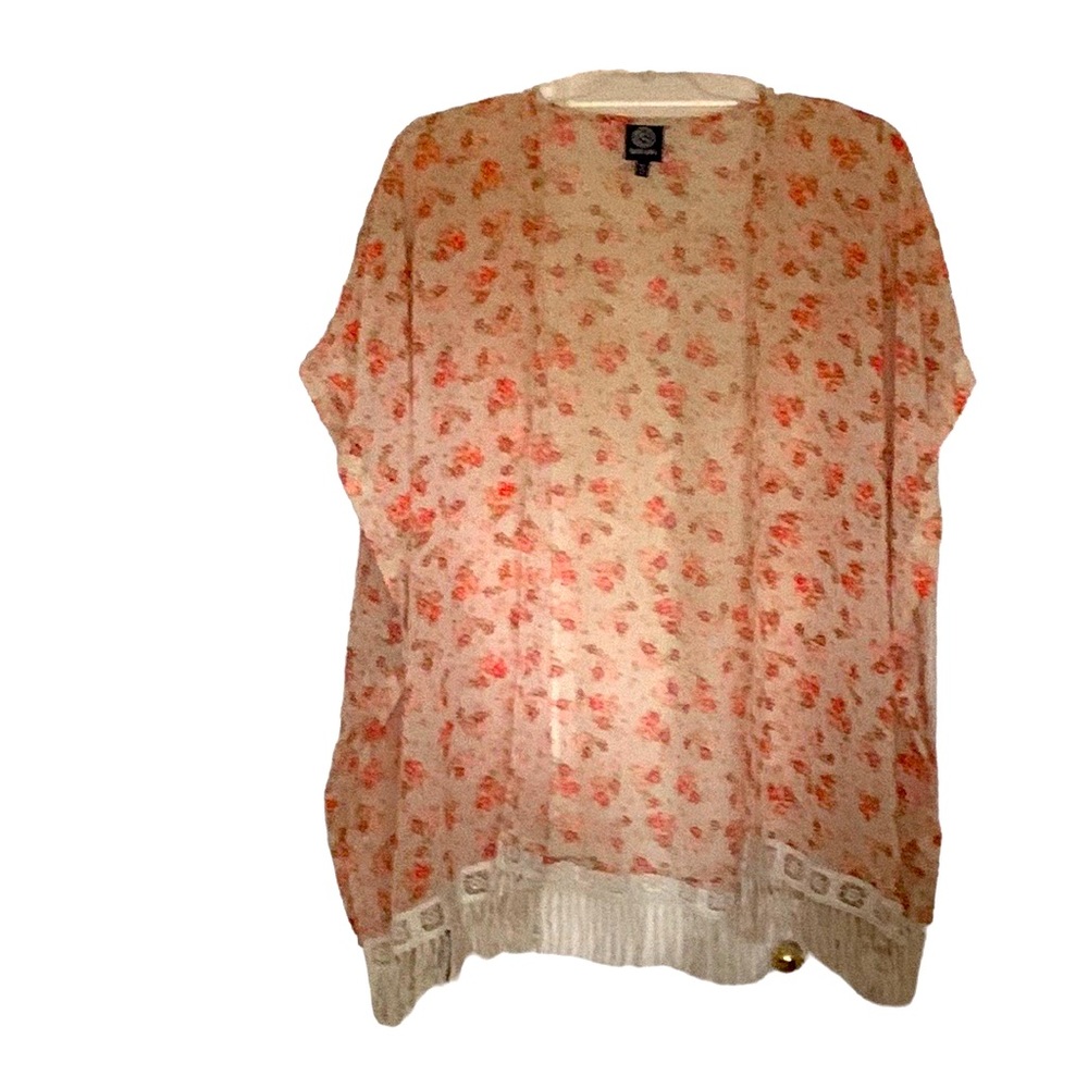 Bobeau kimono, nice floral print with fringe bottom
